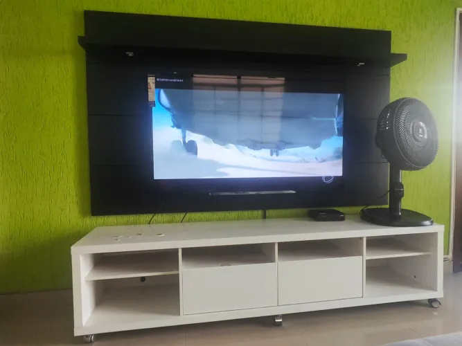 Painel com rack para tv