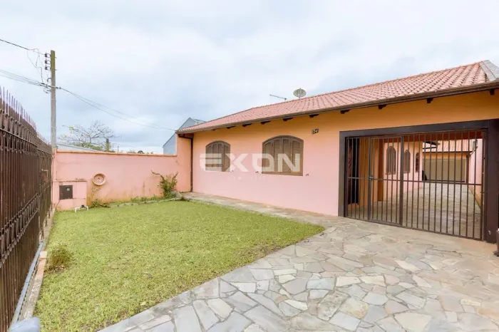 Casa Térrea com 3 Quartos, Suíte e 5 Vagas no São Braz Curitiba