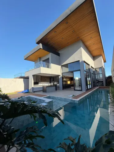 Sobrado para locação e venda no condomínio Residencial Cyrela Estoril em Bauru-SP.
