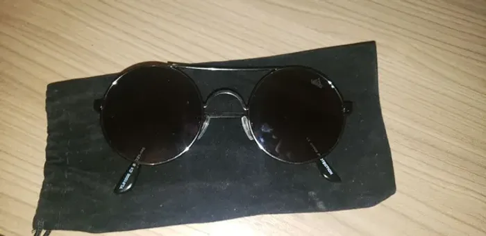 Óculos em metal luxo impecável