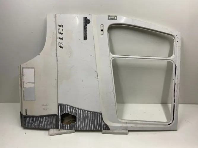 Porta Mercedes Benz 1318 1620 Lado Esquerda