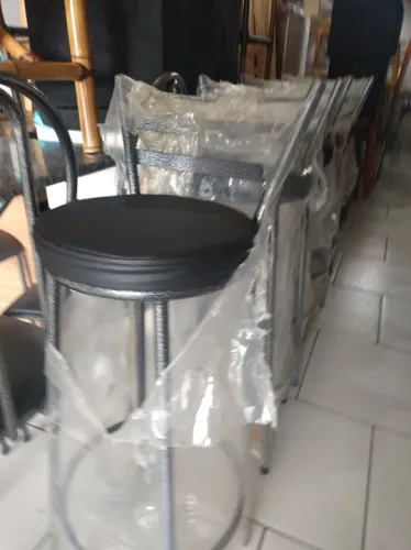 Banquetas de Bar em Metal 77 cm até o acento- Preta - Novas