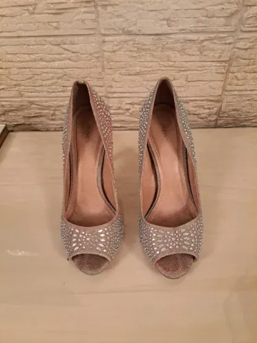 Sapato semi novo