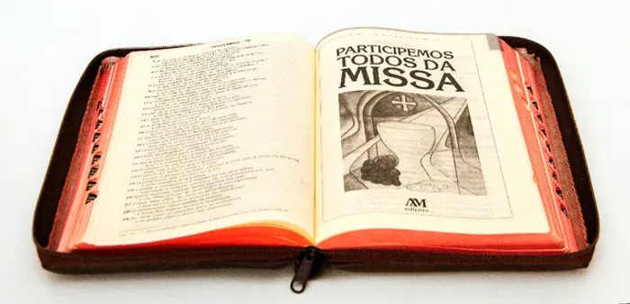 Biblia sagrada de bolso com capa de couro e ziper