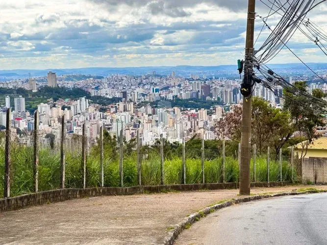 Lote com 856 m² à venda no Bairro Belvedere