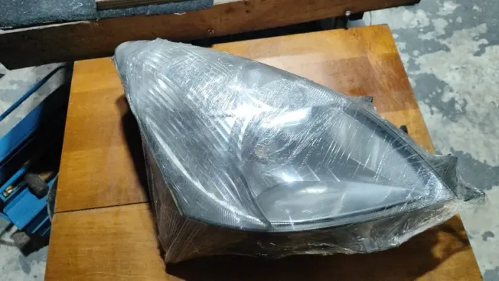 Farol Direito Nissan Livina Recuperado