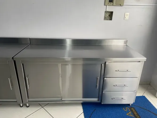 Gabinete industrial em aço inox sob medida