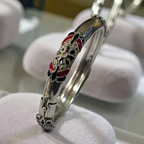 Bracelete de Prata Estilo Indiano Com Desenhos Coloridos em Baixo Relevo 