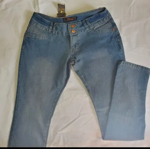 Calça jeans feminina. Nova com etiqueta!