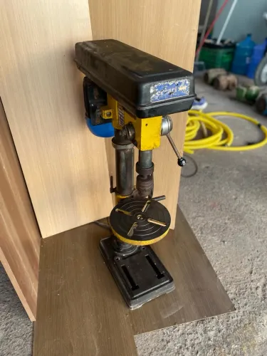 Furadeira de bancada 