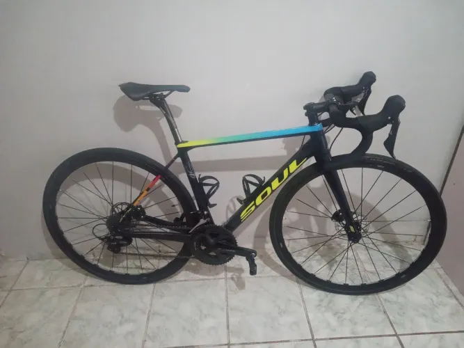 Bike speed tamanho 50 grupo 105 freio a disco toda no carbono rodas vzan futura aceito