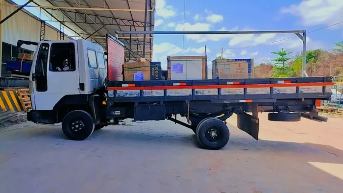 Fretes , Mudanças , Carretos , diárias , transferência de mercadoria  CAMINHÃO CARROCERIA 