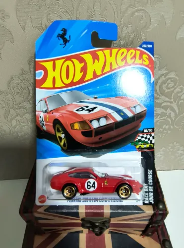 Miniatura Hot Wheels Ferrari 365 GTB4 Competizione