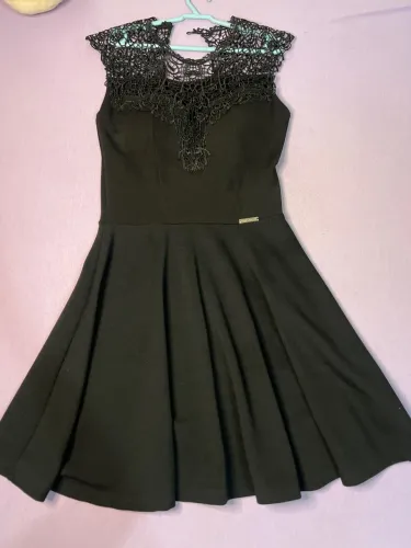 Vestido Preto com Detalhe em Renda