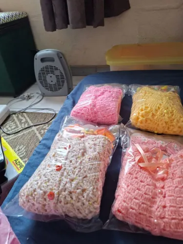 Casaquinhos para recém nascidos de crochê Várias cores