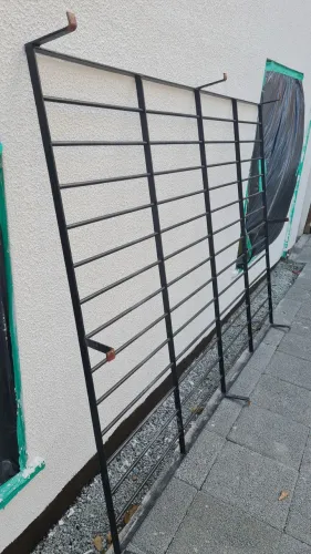 Y Grade de Proteção de Janela em Ferro 210largurax155 altura tenho 2 unid.