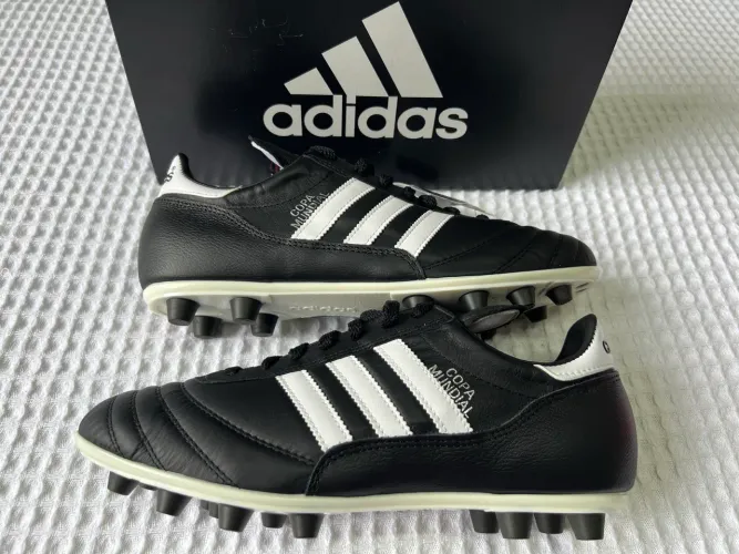 Chuteira Copa Mundial Adidas