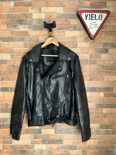 Jaqueta de couro Ellus vegan leather belt preto