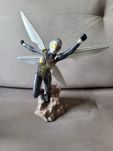 Action Figure - Vespa (Marvel Diamond Select)