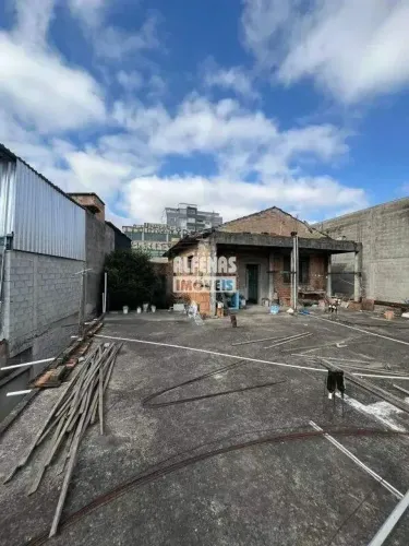 Excelente Lote Comercial de 360 m² na Av. José Faria da Rocha