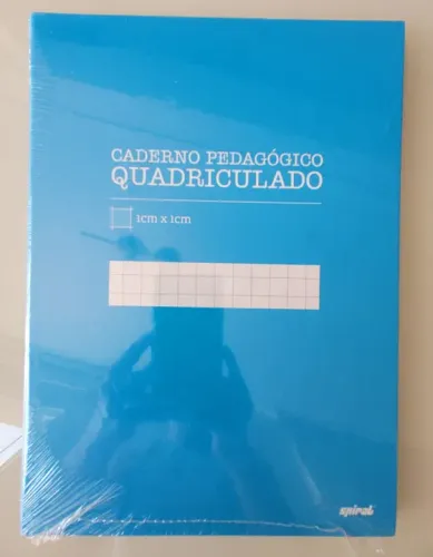 Caderno quadriculado brochura