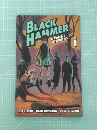 LIVRO HQ BLACK HAMMER ORIGENS SECRETAS INTRÍNSECA