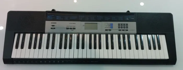 Teclado Casio CTK -1550<br>Semi novo