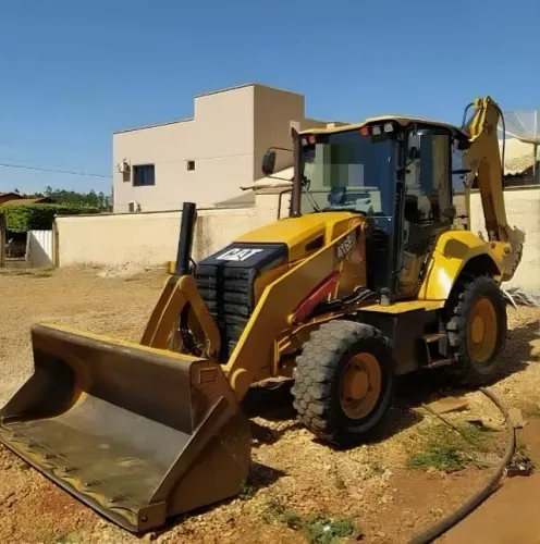 RETROESCAVADEIRA CATERPILLAR MODELO 416F2 4X4 ANO 2017