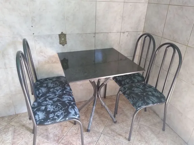 Mesa tubular de 4 cadeiras nova 