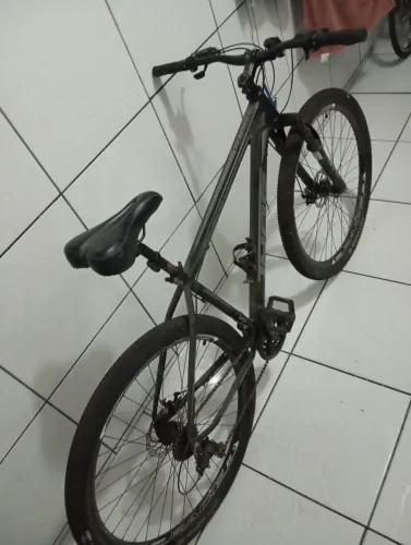 Bicicleta MTB, aro 29, freio a disco mecânico.