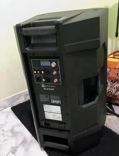  O par de Caixas ativas oElectro-Voice Elx200. 12p 1200 watts 