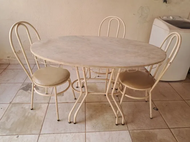 Mesa com cadeiras 