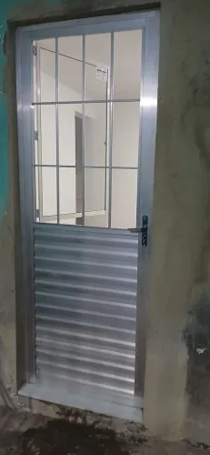 Alugo um kitnet para moças