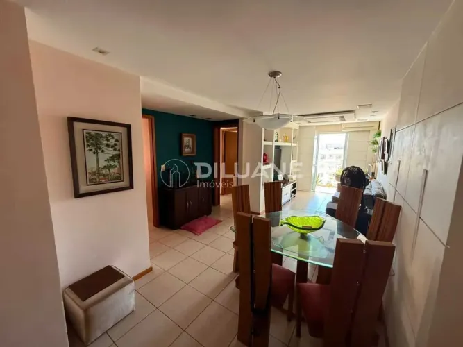 Apartamento : / Residencial / Catete