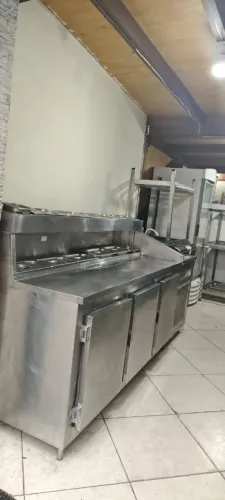 Maquinários Para Padaria e Lanchonete Industrial - diversos itens contendo loja n o centro