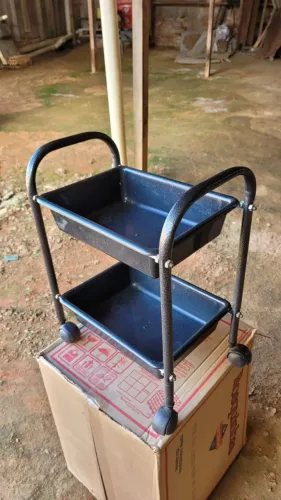 Carrinho de Manicure estado de novo muito bom cromado