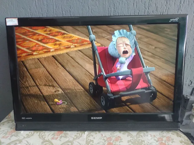 Vendo tv Semp toshiba 32 polegadas com conversor digital integrado obs. Nao e smartv 