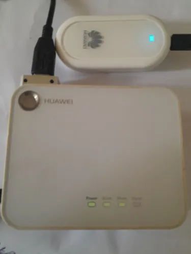 Roteador Huawei 3G modelo D100 e modem E220
