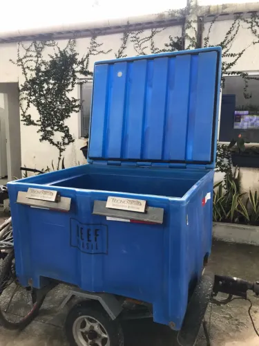 Reboque Engate Carretinha baú térmico isotérmico para carro e moto