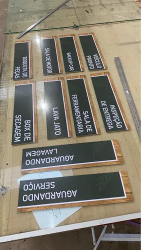 Placas em pvc com adesivo impresso sinalização