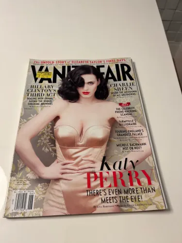 Revista Vanity Fair - Junho 2011 - Capa Katy Perry (rara)