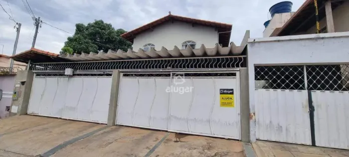 Comercial para alugar, 3 quartos, 1 vaga, Antônio Pimenta - Montes Claros/MG - R$ 2.000,00