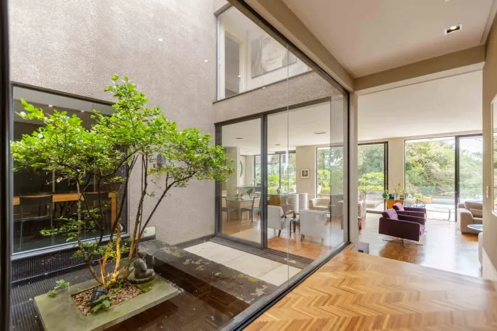 Casa de 5 Quartos no Condomínio Chácara Shangai I