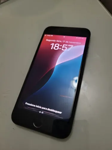 iPhone SE 2020 (c/ detalhes)