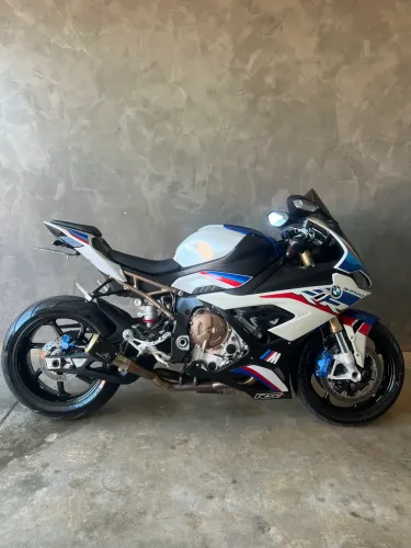 BMW S1000 RR SÉRIE M (ACEITO TROCAS EM CARRO E MOTO)