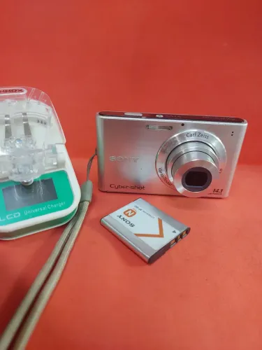 Câmera Sony Cyber-Shot W330 funcionando