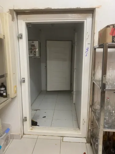 Vendo uma Câmara Fria 3 x 4 (semi nova)