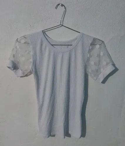 Blusinha de Poá Tamanho: M Cor: Branco - Shein