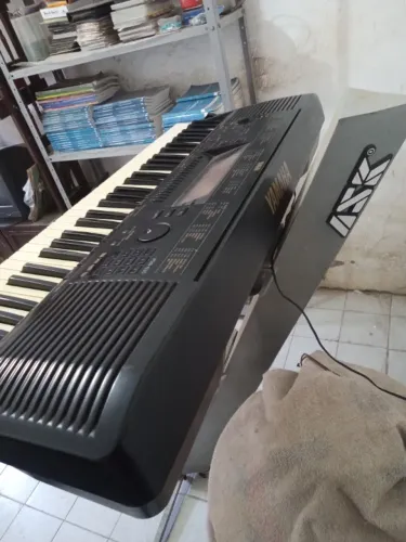 TECLADO PSR YAMAHA 630 COM ESTANTE ASK PARA DOIS TECLADOS