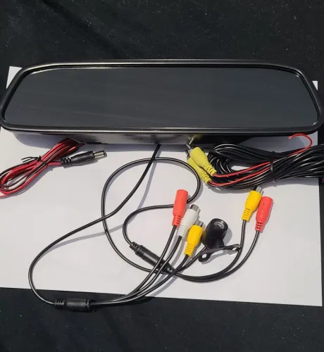 Kit retrovisor universal com tela LCD e câmera de ré para veículos. 